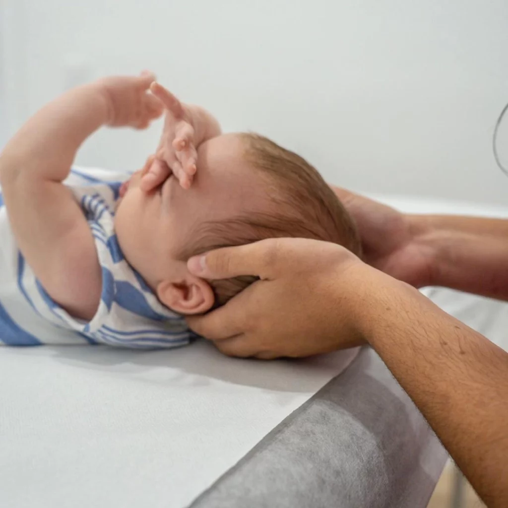 Fisioterapia pediátrica: tratamiento a un bebé en Chiclana